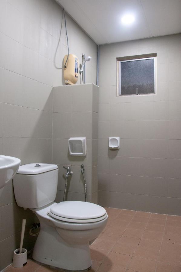 Five H Family Service Apartment Сери Кембанган Екстериор снимка