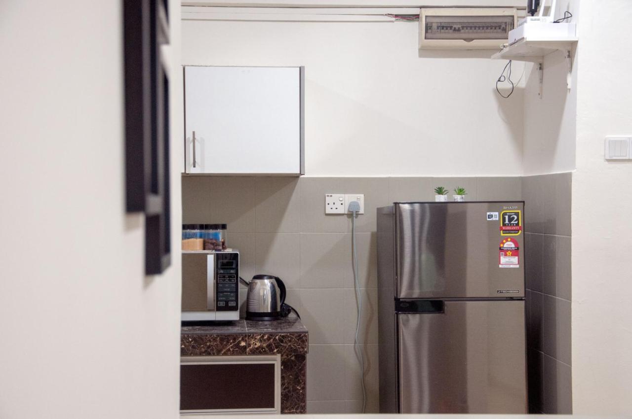Five H Family Service Apartment Сери Кембанган Екстериор снимка