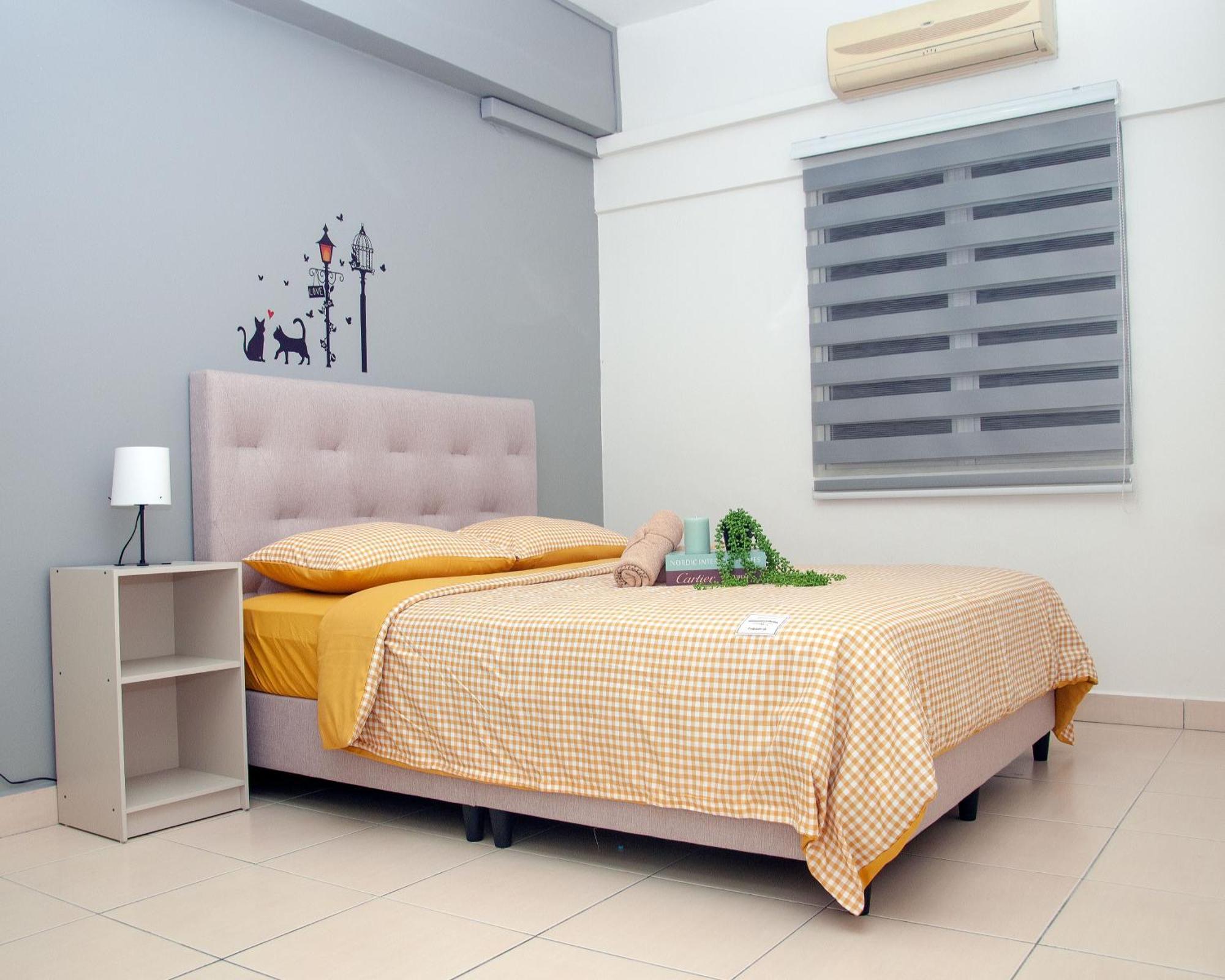Five H Family Service Apartment Сери Кембанган Екстериор снимка