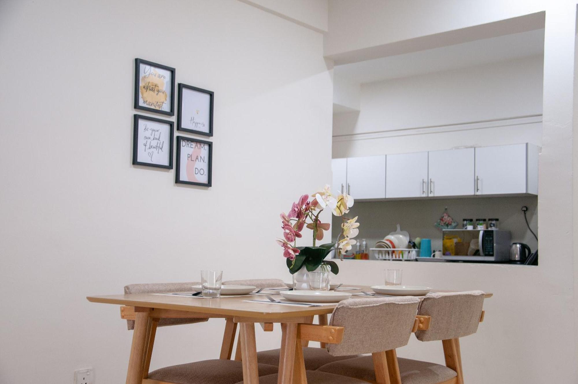 Five H Family Service Apartment Сери Кембанган Екстериор снимка