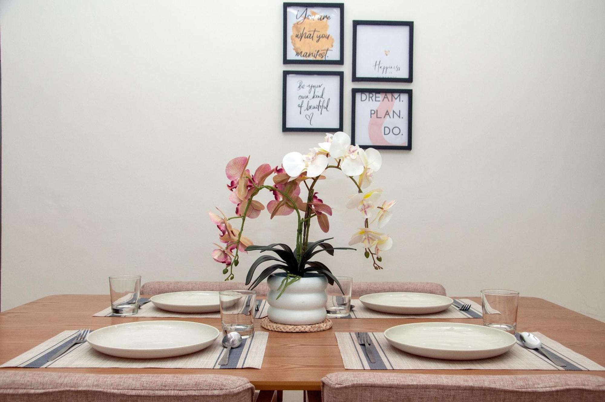 Five H Family Service Apartment Сери Кембанган Екстериор снимка